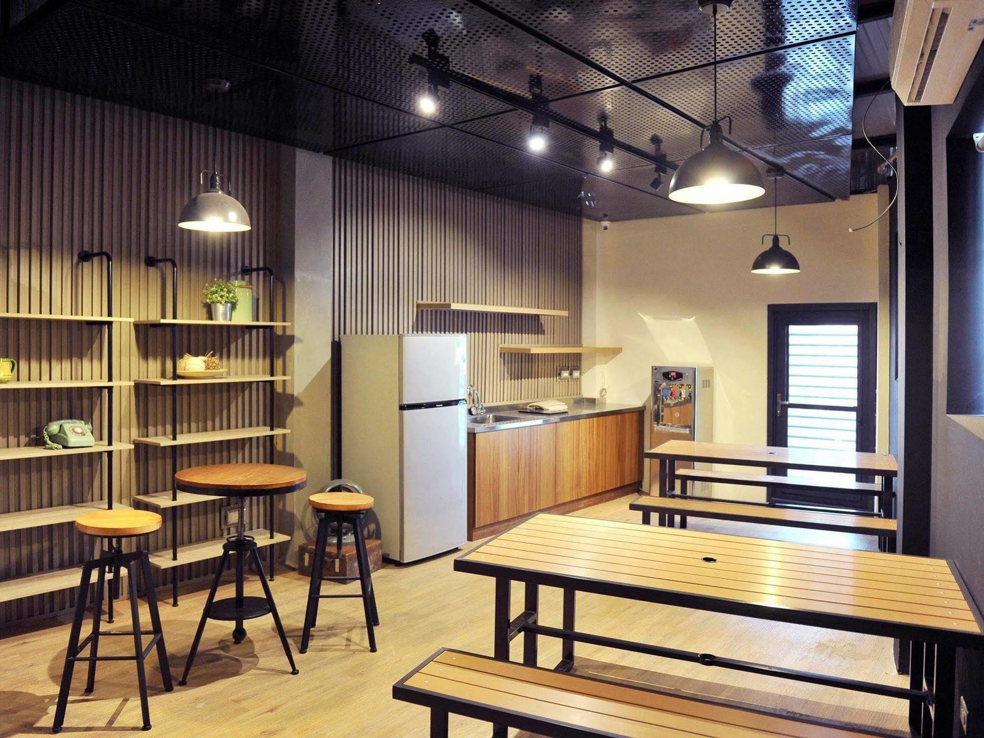 Partyo Hostel Taichung Exterior photo